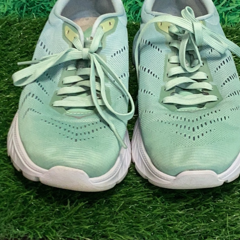 Hoka - Picture 2 of 5